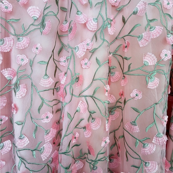 🌸 Stunning Embroidered Floral Tulle Skirt 🌸 - Picture 2 of 4